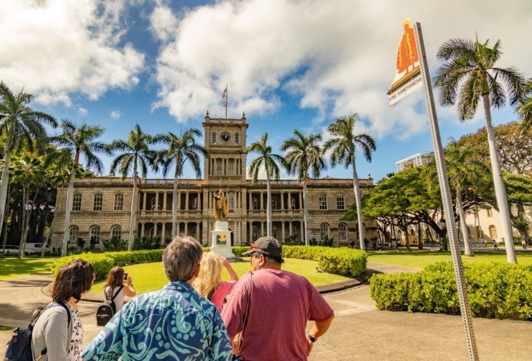 Ali'iolani Hale and Kamehameha Statue Visitors and Sign Honolulu