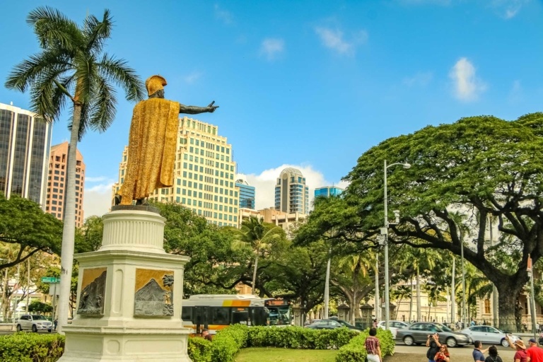 Kamehameha Statue Facing Iolani Palace Honolulu