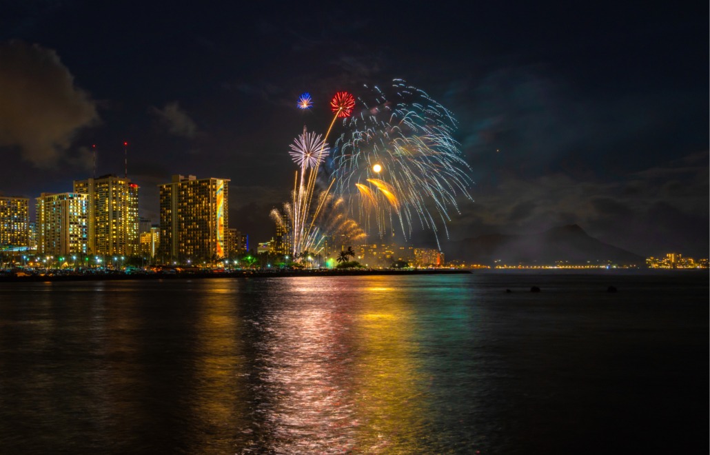 Byob Friday Fireworks Cruise Watch The Honolulu Skyline Light Up