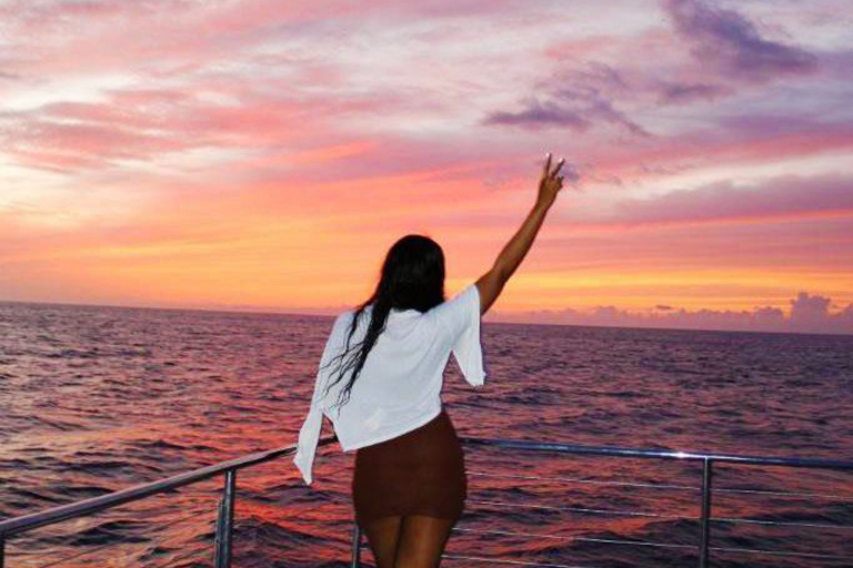 An Iconic Hawaiian Sunset Ocean Joy Cruises Oahu Hawaii 