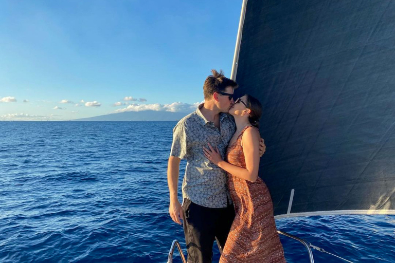gungho sailing private lahaina sailing charter couple kissing