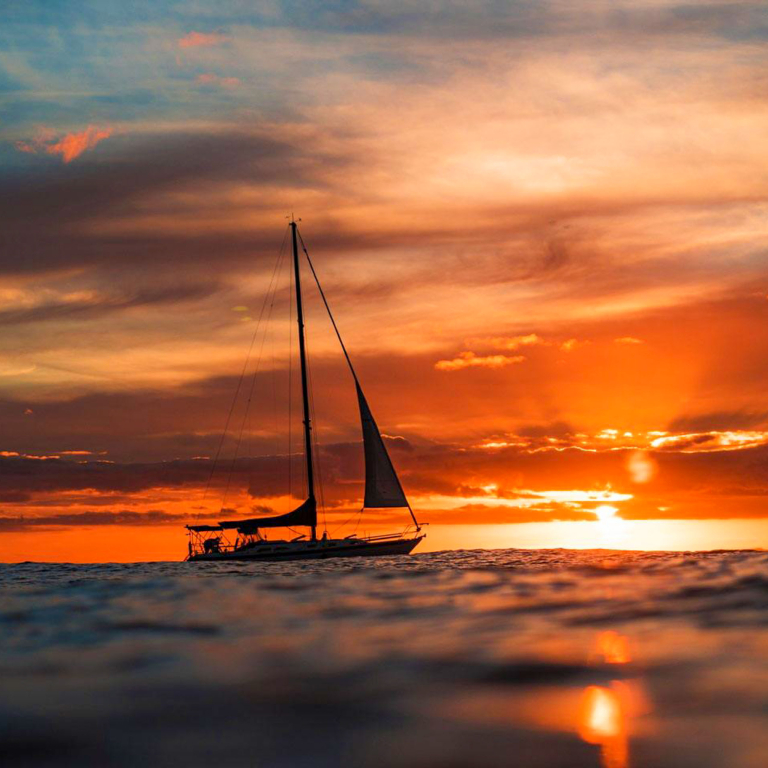 Hawaiiglassbottomboat Sunset Cruise Off Waikiki Sunset On Ocean