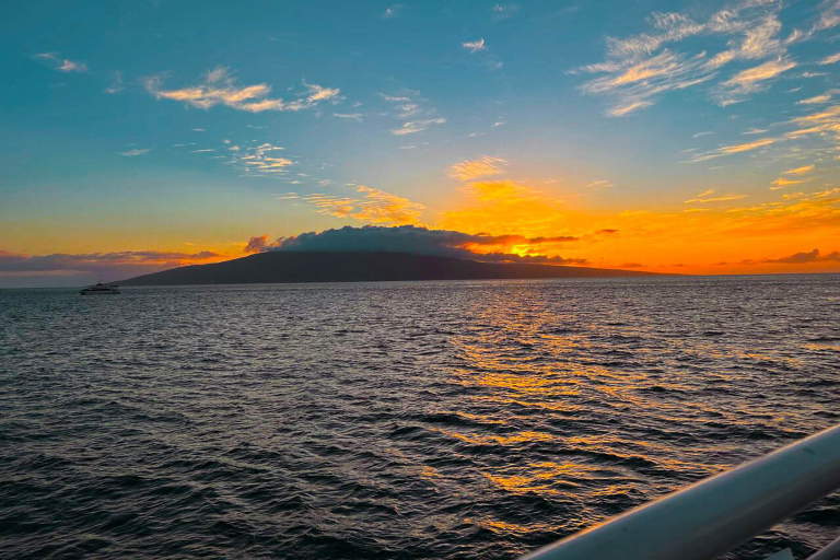 Enjoy A Relaxed And Enchanting Sunset Cruise Hawaii Ocean Project Maui Dinner Cruise