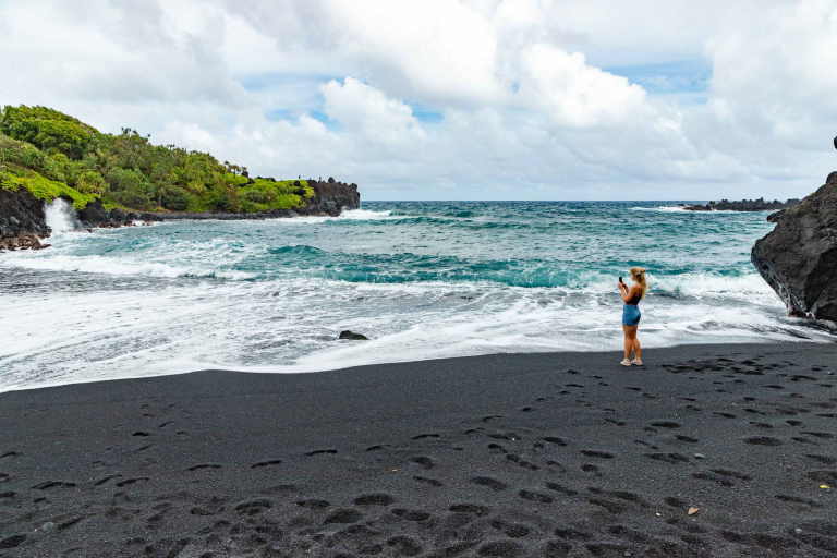 Road To Hana Maui Black Sand Beach Visitor