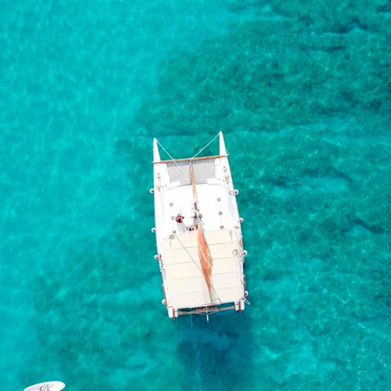 Kamoauli Traditional Polynesian Sailing Canoe Boat In Middle Of Ocean