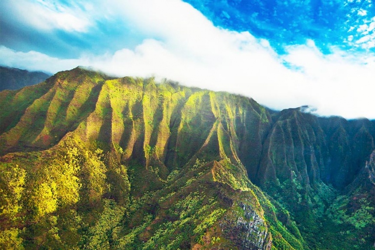 soaring among the green peaks of the nuuanu valley oahu rainbow helicopters