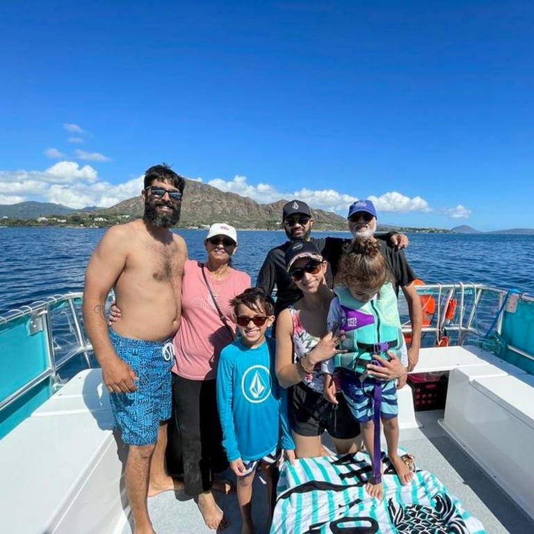 Honolulusnorkelcompany Honolulu Snorkel Tour Family On Boat