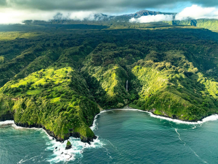 Magnificent Views Await You On A West Maui Molokai Helicopter Tour Hta