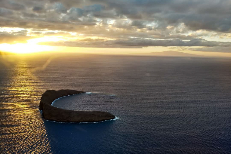 Mauiplanerides Maui Sunset Romance And Champagne Air Tour Feature Molokini Crater