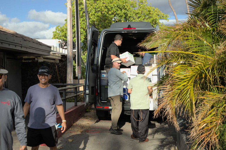 Maui Cityzen Emergency Relief Put On Vans 